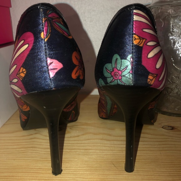Vibrant Jewel Tone Flower Print Pep toe Heels - Picture 5 of 9